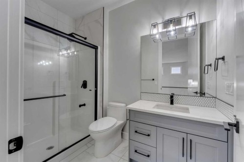 32 Waterford Terrace, Chestermere, AB - Indoor Photo Showing Bathroom