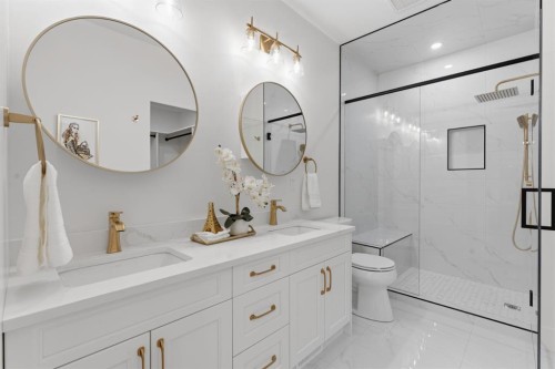 12 Prominence Point Sw, Calgary, AB - Indoor Photo Showing Bathroom