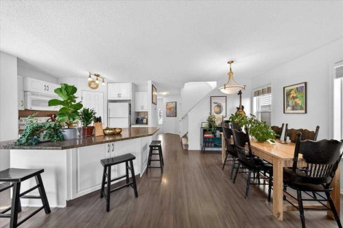 194 Everoak Gardens Sw, Calgary, AB - Indoor Photo Showing Dining Room