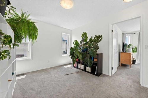 194 Everoak Gardens Sw, Calgary, AB - Indoor Photo Showing Other Room
