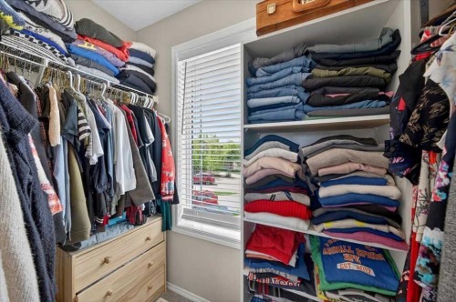 194 Everoak Gardens Sw, Calgary, AB - Indoor With Storage