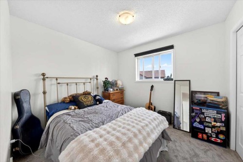 194 Everoak Gardens Sw, Calgary, AB - Indoor Photo Showing Bedroom