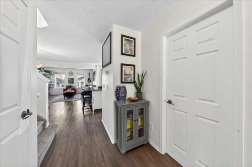 194 Everoak Gardens Sw, Calgary, AB - Indoor Photo Showing Other Room