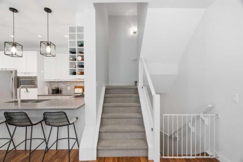 2-4733 17 Avenue Nw, Calgary, AB - Indoor Photo Showing Other Room
