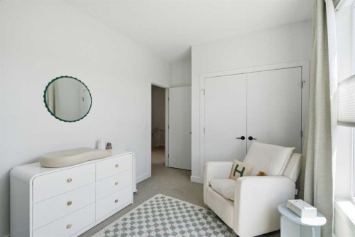 2-4733 17 Avenue Nw, Calgary, AB - Indoor Photo Showing Bedroom