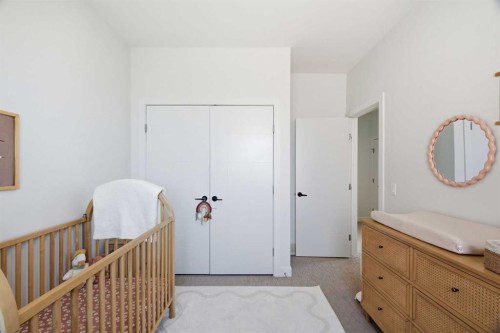 2-4733 17 Avenue Nw, Calgary, AB - Indoor Photo Showing Other Room
