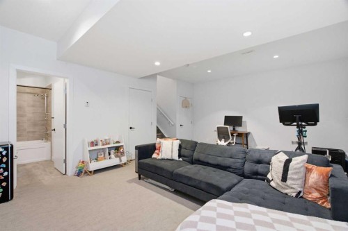 2-4733 17 Avenue Nw, Calgary, AB - Indoor Photo Showing Living Room