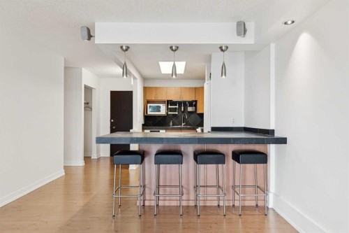 204-328 Cedar Crescent Sw, Calgary, AB - Indoor Photo Showing Kitchen