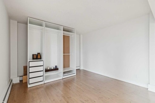 204-328 Cedar Crescent Sw, Calgary, AB - Indoor Photo Showing Other Room