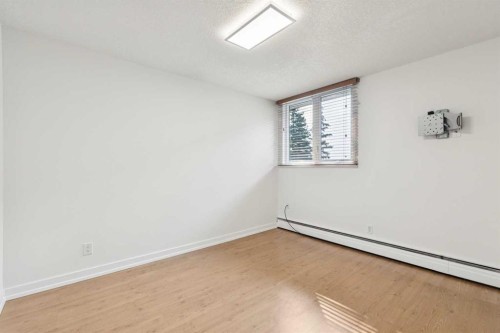 204-328 Cedar Crescent Sw, Calgary, AB - Indoor Photo Showing Other Room
