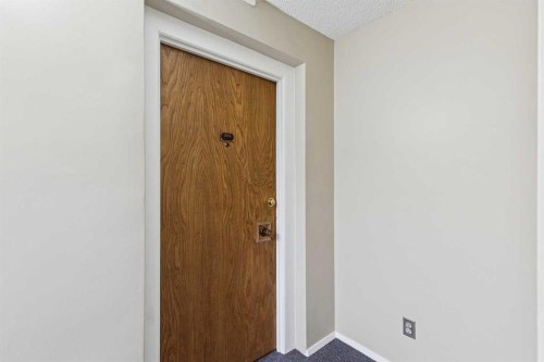 204-328 Cedar Crescent Sw, Calgary, AB - Indoor Photo Showing Other Room