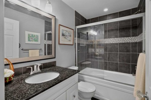 107-1615 13 Avenue Sw, Calgary, AB - Indoor Photo Showing Bathroom