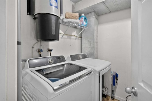 107-1615 13 Avenue Sw, Calgary, AB - Indoor Photo Showing Laundry Room