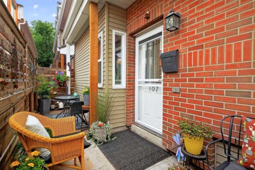 107-1615 13 Avenue Sw, Calgary, AB - Outdoor With Exterior
