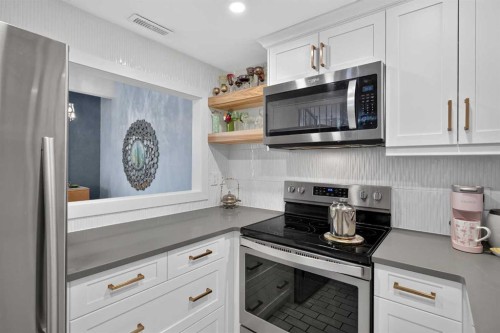 107-1615 13 Avenue Sw, Calgary, AB - Indoor Photo Showing Kitchen