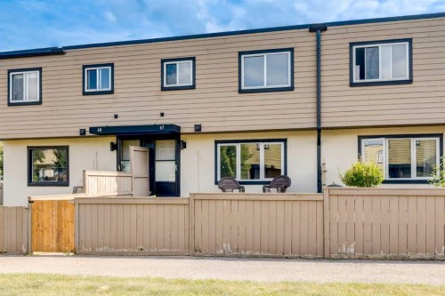67-3809 45 Street SW Calgary, AB T3B 1T3