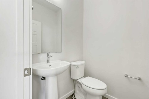 36 Heartwood Lane Se, Calgary, AB - Indoor Photo Showing Bathroom