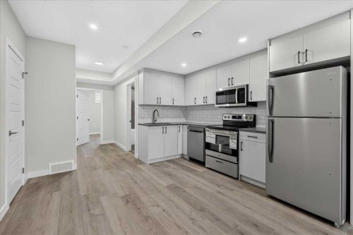 36 Heartwood Lane Se, Calgary, AB - Indoor Photo Showing Kitchen
