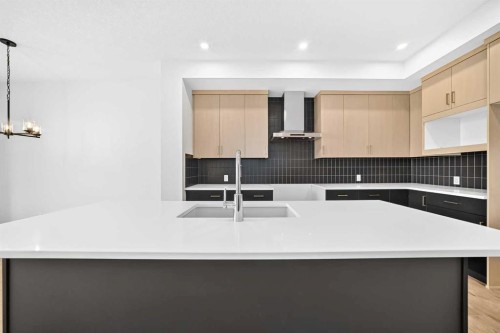 182 Lanark Gate Se, Airdrie, AB - Indoor Photo Showing Kitchen