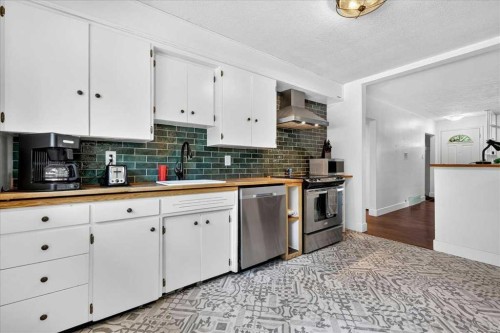 1944 10 Avenue Ne, Calgary, AB - Indoor Photo Showing Kitchen
