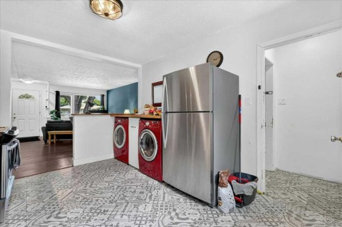 1944 10 Avenue Ne, Calgary, AB - Indoor Photo Showing Laundry Room