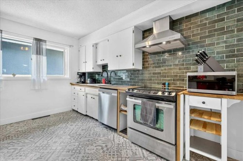 1944 10 Avenue Ne, Calgary, AB - Indoor Photo Showing Kitchen