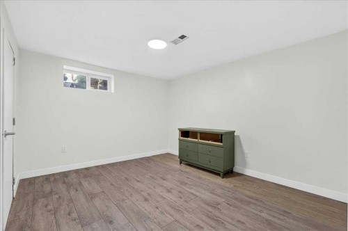 1944 10 Avenue Ne, Calgary, AB - Indoor Photo Showing Other Room