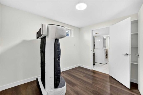 1944 10 Avenue Ne, Calgary, AB - Indoor