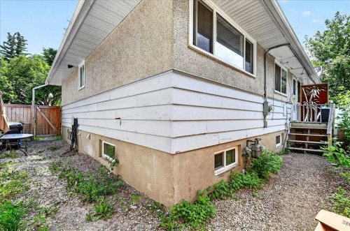 1944 10 Avenue Ne, Calgary, AB - Outdoor With Exterior