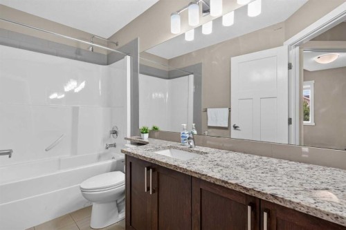558 Evanston Manor Nw, Calgary, AB - Indoor Photo Showing Bathroom