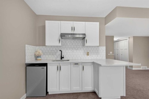 558 Evanston Manor Nw, Calgary, AB - Indoor Photo Showing Kitchen