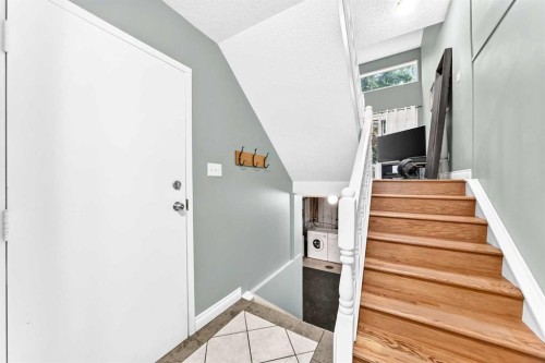 213 Point Mckay Terrace Nw, Calgary, AB - Indoor Photo Showing Other Room