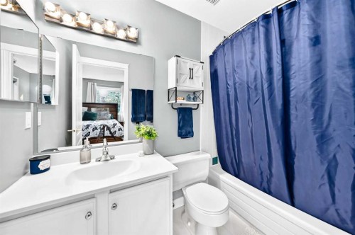 213 Point Mckay Terrace Nw, Calgary, AB - Indoor Photo Showing Bathroom