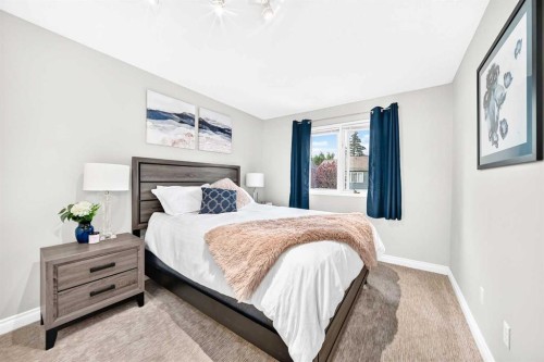 213 Point Mckay Terrace Nw, Calgary, AB - Indoor Photo Showing Bedroom