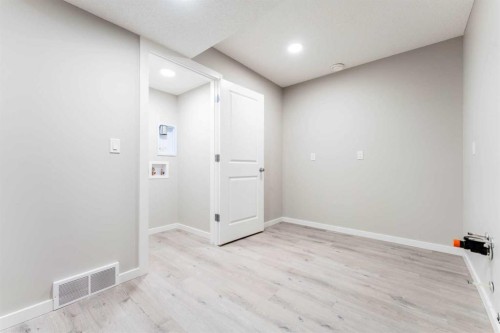 105 Highview Gate Se, Airdrie, AB - Indoor Photo Showing Other Room