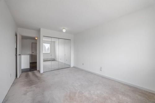 417-333 Garry Crescent Ne, Calgary, AB - Indoor Photo Showing Other Room