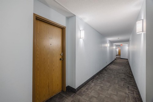 417-333 Garry Crescent Ne, Calgary, AB - Indoor Photo Showing Other Room