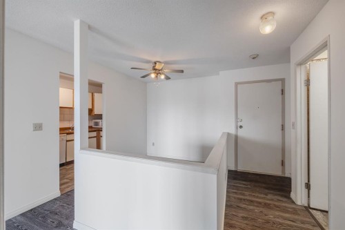 417-333 Garry Crescent Ne, Calgary, AB - Indoor Photo Showing Other Room