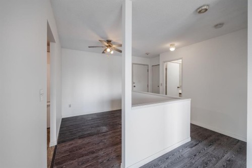 417-333 Garry Crescent Ne, Calgary, AB - Indoor Photo Showing Other Room