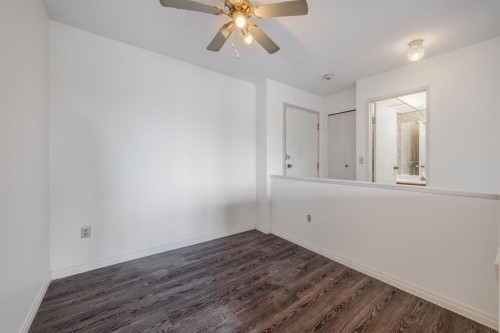 417-333 Garry Crescent Ne, Calgary, AB - Indoor Photo Showing Other Room