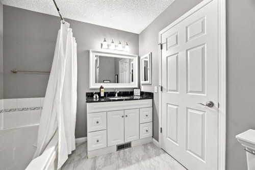 128 Sienna Park Green Sw, Calgary, AB - Indoor Photo Showing Bathroom