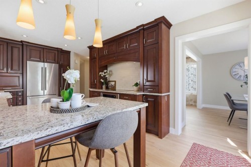 135 Douglas Woods Hill Se, Calgary, AB - Indoor Photo Showing Kitchen