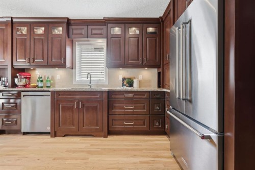 135 Douglas Woods Hill Se, Calgary, AB - Indoor Photo Showing Kitchen