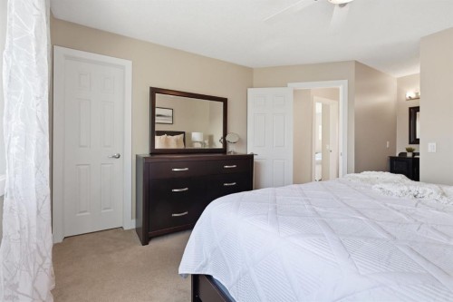 135 Douglas Woods Hill Se, Calgary, AB - Indoor Photo Showing Bedroom
