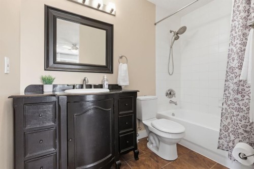 135 Douglas Woods Hill Se, Calgary, AB - Indoor Photo Showing Bathroom