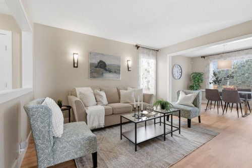 135 Douglas Woods Hill Se, Calgary, AB - Indoor Photo Showing Living Room