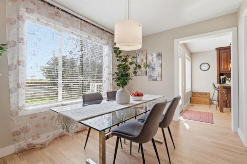 135 Douglas Woods Hill Se, Calgary, AB - Indoor Photo Showing Dining Room