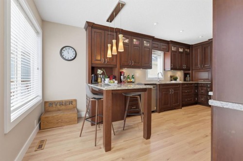 135 Douglas Woods Hill Se, Calgary, AB - Indoor Photo Showing Kitchen