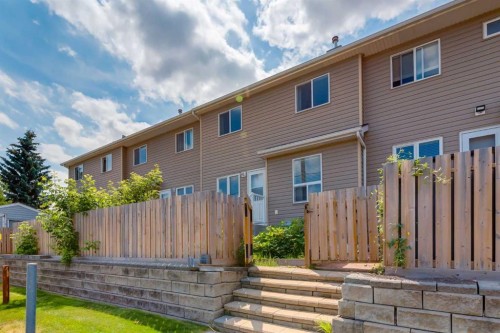 102-1835 10 Avenue Se, Calgary, AB - Outdoor With Exterior