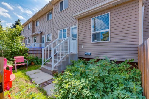 102-1835 10 Avenue Se, Calgary, AB - Outdoor With Exterior